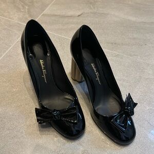 Authentic Ferragamo patent calf leather pumps!